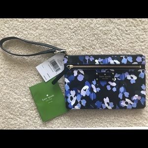 New With Tags Kate Spade♠️Hydrangea Print Wristlet